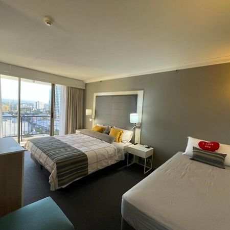 Luxury Apartment & Ocean View In Surfers Paradise โกลด์โคสต์ ภายนอก รูปภาพ