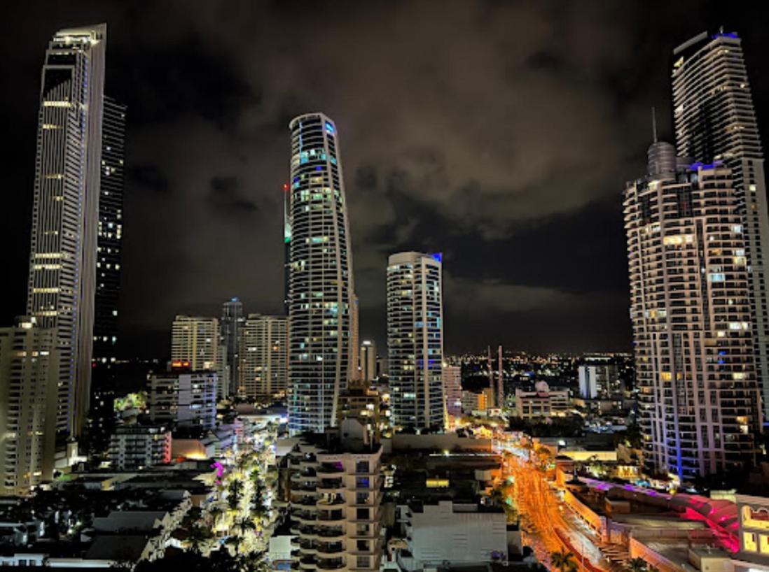 Luxury Apartment & Ocean View In Surfers Paradise โกลด์โคสต์ ภายนอก รูปภาพ
